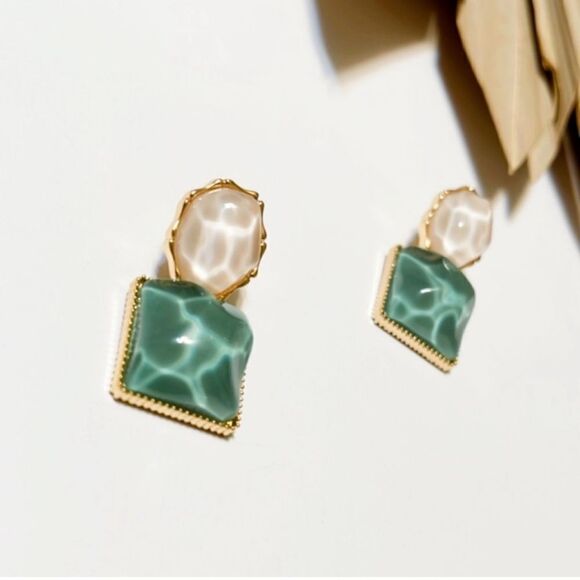 Anthro geo shape in green #91 - Picture 2 of 6